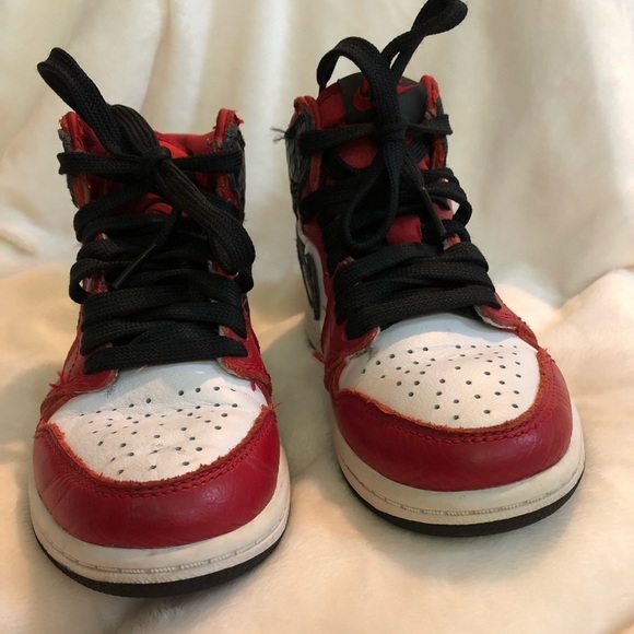 Kids Air Jordan Red and Black - Picture 3 of 4